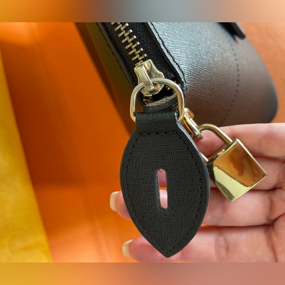 Designer Valentino handbag - Picture 7 of 11